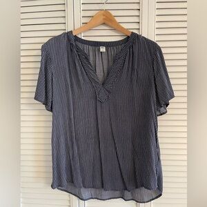 Old Navy Women’s Large Navy Blue Striped Rayon V-Neck S/S Pullover Shirt